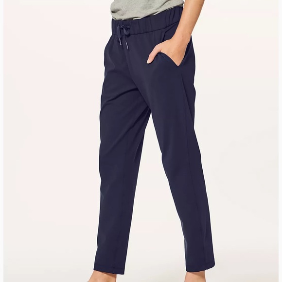 Lululemon on the fly pant 7/8 - Picture 2 of 6